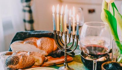 广东省委书记黄坤明、西藏自治区党委书记王君正、广东省省长王伟中、西藏自治区主席嘎玛泽登，出席藏粤直流工程建设动员大会