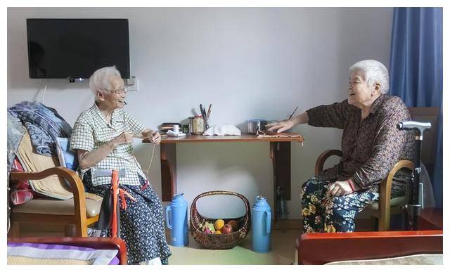 23年前，上海一群老人众筹养老，如今小楼翻了100倍，老人怎样了