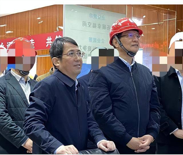 广西烂尾轻轨“幻想柱”被拆除!施工人员:单根墩柱切割拆除用时2小时,费用约10万元