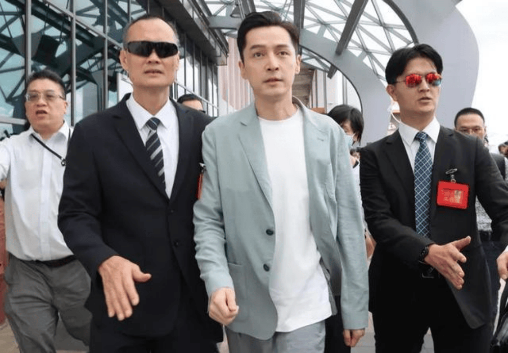 马龙应马英九之邀赴台，一笔写不出两个马！与6月的胡歌撞衫？