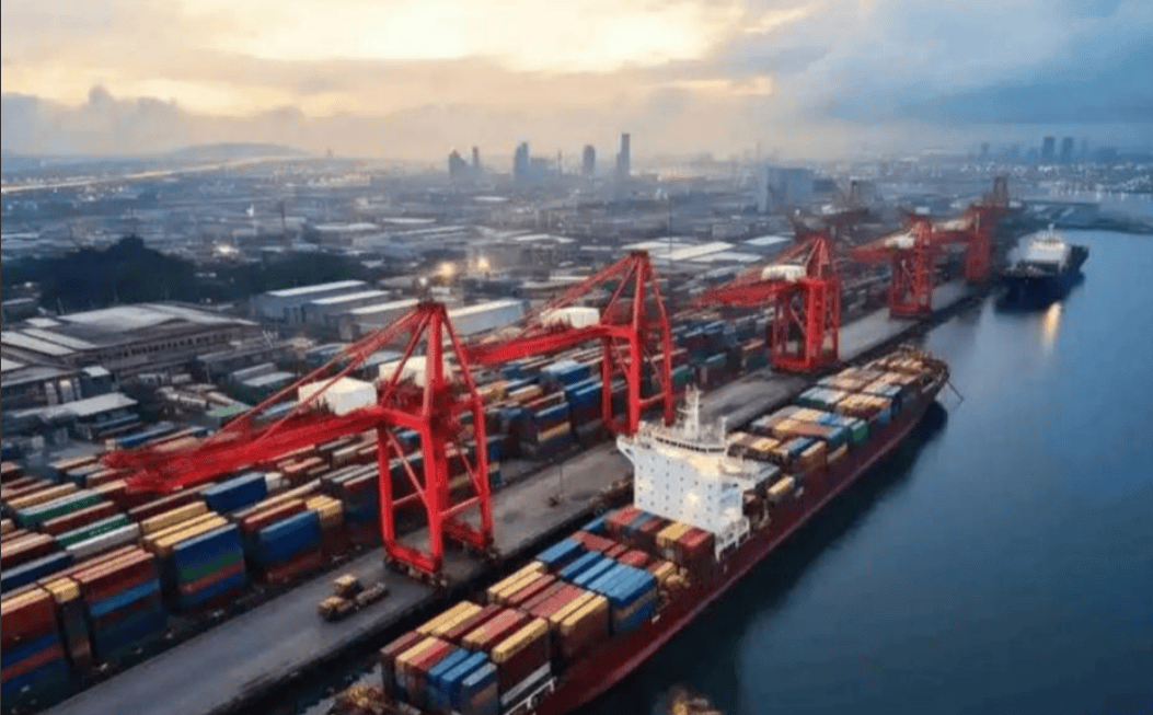 美方主动让步后,李嘉诚终于看清了形势,向官方做出重要保证!