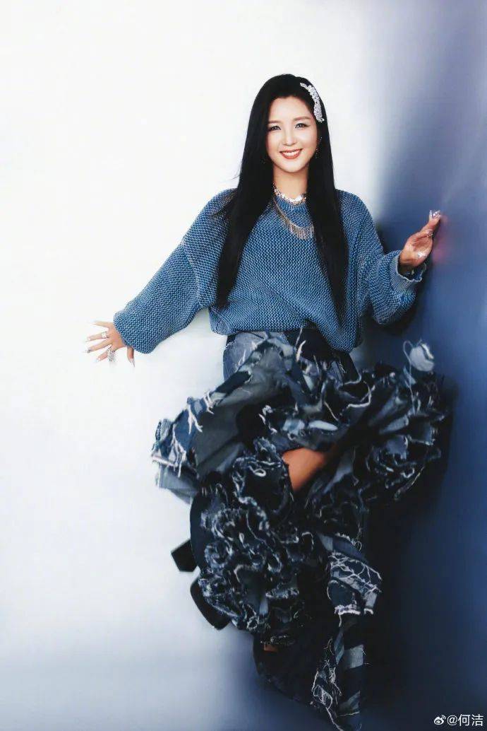何洁成都演唱会陷假唱争议，本人发文回应后秒删
