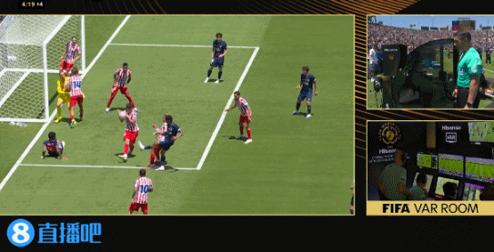 米体：世俱杯主裁判在观看VAR改判后，现场向球迷说明判罚原因