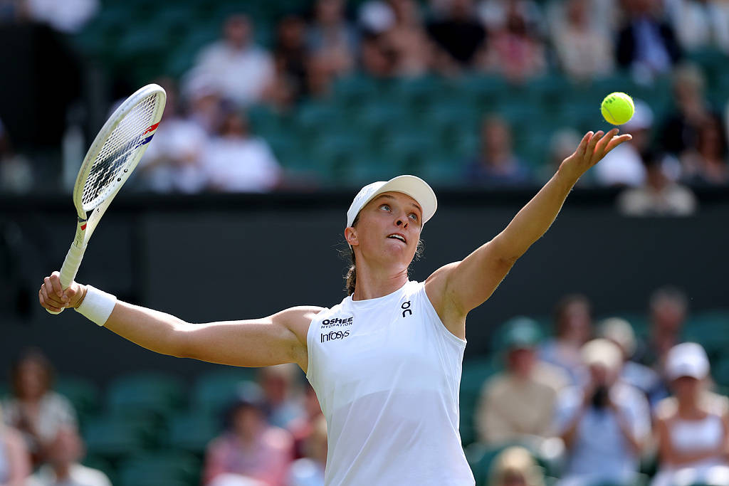 温网-斯瓦泰克2-1逆转麦克奈利 雷巴金娜克娃挺进32强