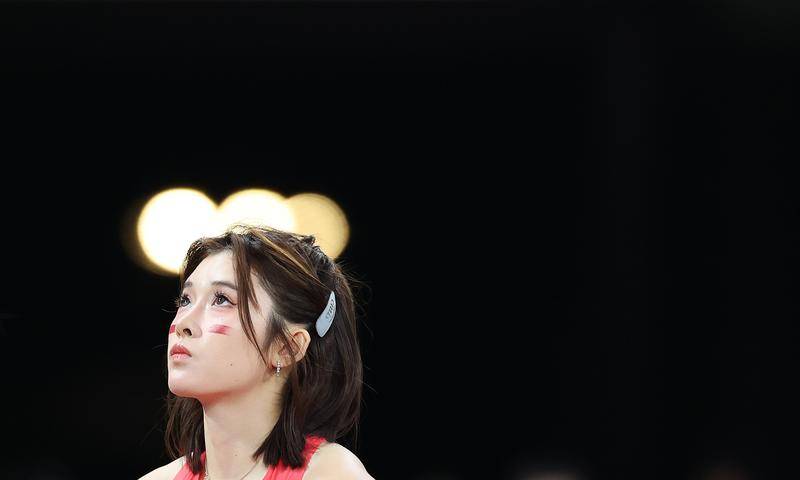 女子100米栏:吴艳妮逆转夺冠 林雨薇摔倒仍获第3