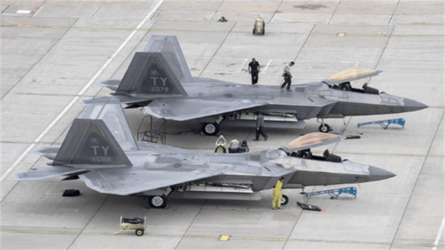 过于落后可以展示?歼20大方展示,“野兽模式”强压F35一头