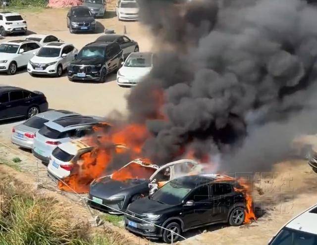 福建宁德通报“电车起火致多车焚毁”:火被扑灭,无人员伤亡,阿维塔最新回应:原因还在核实中